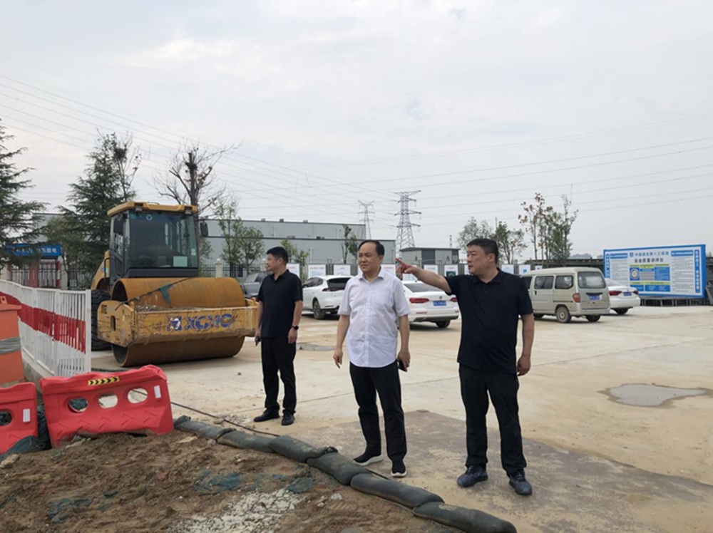 鄭州市建設投資集團有限公司黨委委員、副總經理張巖到侯寨新鎮區安置區調研項目建設工作